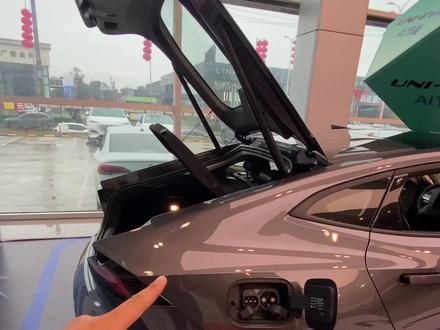 #unividd 采用磷酸铁锂电池支持快充跟慢充,快充30分钟,慢充不到三个小时。纯电续航113公里,满电满油续航1100公里。纯电一公里不到2毛钱,匮电情况下一公里不到5毛钱。#长安智电idd预售 #长安智电idd