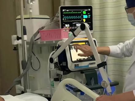 高教授说你%90自己呼吸了哦,我们接下来就可以脱机了,我们的牛仔你真的很强。姐姐每天都陪在你身边#@507.15岁舞狮少年的大姐 #非遗 #广东#创作灵感