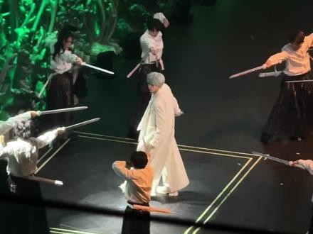 “到处都是雨,往哪走啊〞
#lp #梓渝演唱会 #现场版live