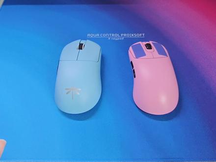 类np?飞龙y2对比np01sv2浅谈
两款鼠标参数如下
飞龙y2u+ np01sv2
尺寸:119*63.3*39.4 118*63*37
传感器:paw3950 paw3950
主控芯片:诺迪克52840
重量:49±2g 56~57g
回报率:有线无线双8k 无线4k
微动:欧姆龙光微动 华诺粉点微动
电池:500mAh 400mAh
滚轮:TTC防尘金轮
总结:飞龙Y2更适合中大手或喜欢顶手感的朋友使用,首发或许有品控问题但售后方便更换很快,鼠标价格也便宜一些。np01sv2作为一款千元级的鼠标在配置和模具上确实是下了功夫,整体更适合中小手使用,大手能不能指握工学鼠我还确实不太清楚,包装和一些小配置上面比较简洁,但是鼠标只要配置过关模具始终还是第一位,大家根据自己的手长跟预算选择就好
#vaxee #vgn #np01sv2 #飞龙y2 #瓦罗兰特