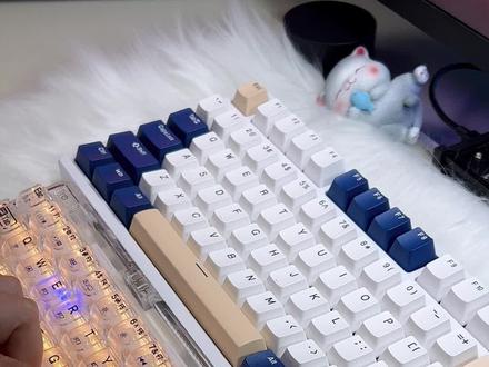 键盘轴体的声音!冰晶轴和灰木轴你更喜欢那个!!#机械键盘 #冰晶轴 #客制化键盘