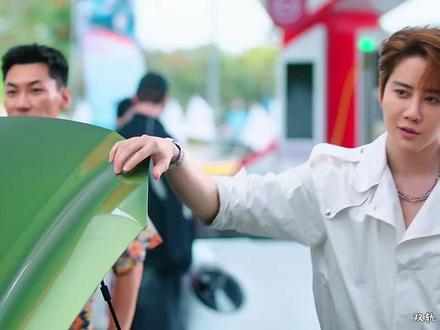 是我们#虞书欣 第一部女主戏合作的男主角Mike啊 这次#双轨 是二搭了#何与#费启鸣 #新剧来袭