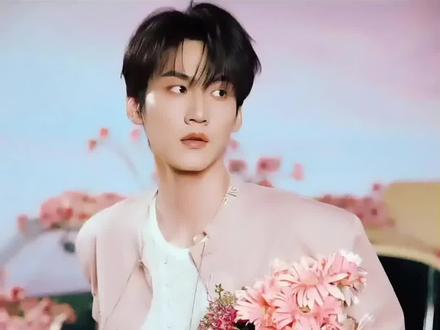 12.19娱乐资讯:杨颖,高伟光,白鹿,鞠婧祎,白敬亭,李昀锐,周柯宇,李一桐 陈星旭,成毅,赵丽颖 黄晓明,王星越#娱乐圈 #明星 #娱乐评论大赏 #娱乐播报台 #娱乐聚焦