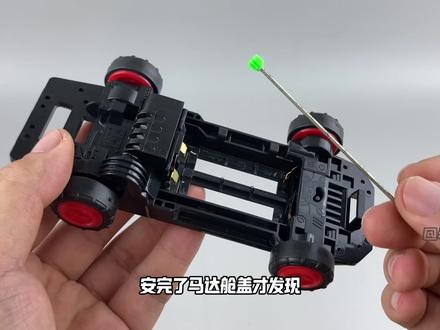 还有人记得战龙四驱吗?魔蝎霸王 870拼装四驱车 奥迪双钻! 今天又是一期童年老玩具,剪着剪着突然想起我的老爹曾经为了让我暑假生活不会过于无聊,给我纯手工用纸壳做了四驱车跑道,翻遍了存储空间总算找到了当年的老照片,也使得这期视频变得趋近于完整。
#青年创作者成长计划 #童年动画 #童年玩具 #四驱车 #老黄掰玩具