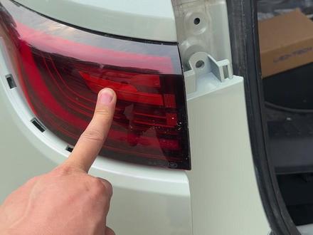 遥遥领先也会有坏的时候,比亚迪元的尾灯拆卸。#汽车保养与维修