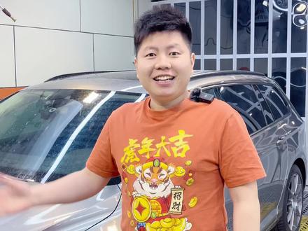 夏天车停树下,树胶虫胶应该怎么清理?#每天一个用车知识 @DOU+小助手 @抖音小助手 @抖音汽车