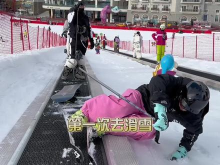 #零基础新手双板滑雪教学 新手速成版滑雪教学,基本1-2小时就能学会了,#给滑雪小白一点建议 #抖音雪季地图 #滑雪教学 #滑雪 @抖音潮流运动咖