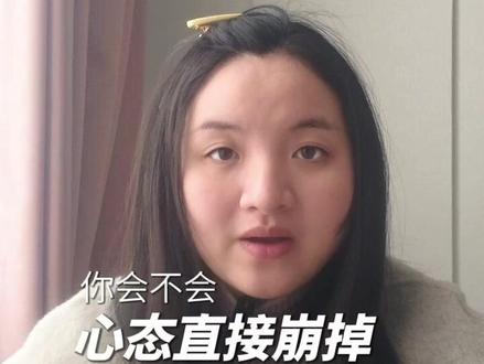 如何判断自己适不适合当老板(含自测模板) 第一关:情绪耐受度测试
先别问能不能赚钱,
先测一件事:
你能不能和“不确定”共处。
做生意最真实的一面是:
它没有稳定工资、没有明确上升通道、
甚至没有一个人告诉你——你现在做得对不对。
测试方法很简单:
你给可以自己设一个“无人监督的小目标”,比如:
-连续 7 天坚持更新内容
-连续 7 天记录一个产品的市场信息
-连续 7 天,主动和 1 个陌生人聊你的想法
先不用结果,只看过程。
7 天结束后,你只回答 2 个问题:
1️⃣ 我是不是每天都在和“算了吧”搏斗?
2️⃣ 就算状态不好,我有没有继续做?
如果能做到 60% 以上的完成度,
那说明你对小生意的“心理波动”是有承受力的。
会焦虑,但还能一边焦虑一边继续做的人
那你其实已经比想象中更接近小生意了。
第二关:执行力测试
在早期,
最残酷的一点是:你做了,也可能没人回应。
测试方法:
选一件「不会立刻给你正反馈」的事情,
连续做 10 次,比如:
-连续发 10 条没人保证爆的内容
-连续建联 10 个兴趣供应商
-连续上架 10 个不同的产品测试
然后可以问自己
在没有掌声情况下,还愿不愿意继续?
如果你发现:
“虽然有点失落,但我还想把这 10 次做完”
那你非常适合。
第三关:现金压力测试
这是一个非常现实的问题
请你算 3 个数字:
1️⃣ 你现在每个月最低生存成本是多少?
(房租 / 吃饭 / 基础开销)
2️⃣ 你手上有没有一笔
至少覆盖 3–6 个月生存成本的现金?
3️⃣ 如果这笔钱 3 个月内没有任何回报,
你会不会心态直接崩掉?
如果答案是“会”,
那不是你不适合,
而是你不适合“all in”。
小生意更适合:
低成本 + 低压力 + 慢启动。
第四关:角色适配测试
不是所有人都适合当“老板”,
但很多人适合当“生意合伙人”。
你可以自测一下——
你更偏向哪一类?
A 型:
喜欢研究选品、定价、数据、结构
适合供应链 / 产品侧
B 型:
喜欢表达、分享、讲故事、连接人
适合内容 / 销售 / 前端
C 型:
喜欢整理流程、跟进、执行、对细节敏感
适合运营 / 支撑角色
#表达 #创业思考 #南瓜瓜瓜 #神奇的义乌 #义乌游学