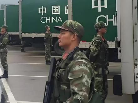 高考试卷的押运过程 #高考生的精选