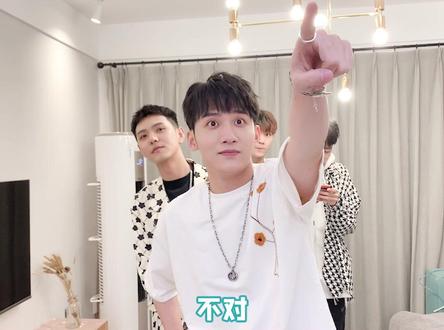 据说想让一个男孩崩溃,就是告诉他世界上没有奥特曼!