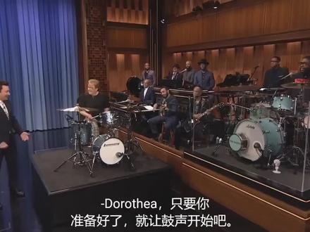 震惊!71岁老奶奶鼓打这么好!坚持了58年。咱还有什么理由不坚持#架子鼓#架子鼓教学#艺术培训