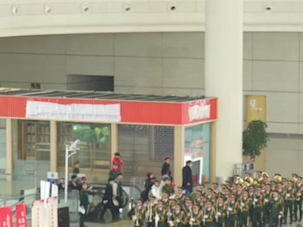“若有战,召必回!”武警江西总队300余名退役士兵,在高铁站高唱《歌唱祖国》。祝福老兵,未来一切都好!