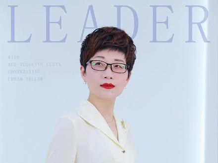 藏蓝色这么穿 减龄又出彩