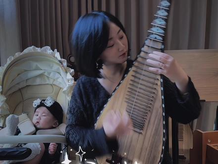 “今夜之后 请你把我忘记……”带娃听gai新曲星梦~
她在星梦等你,就像在沙漠等雨#GAI专辑先行曲星梦 #琵琶还能这么玩啊 #gai #星梦 #带娃日常