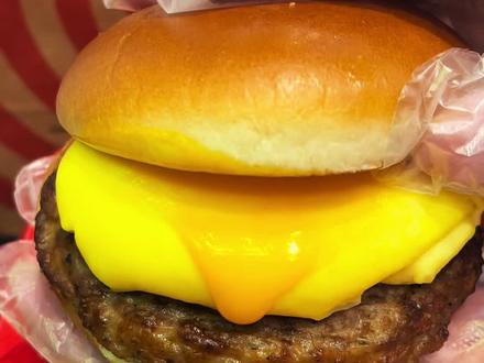 肯德基新品熔岩蛋包汁汁和牛堡来了!39.9到手四件套,好吃! #肯德基熔岩蛋包和牛堡 #肯德基和牛堡封神上市 #肯德基和牛堡一蛋封神 #比会吃更惠吃 #节后复工自救指南