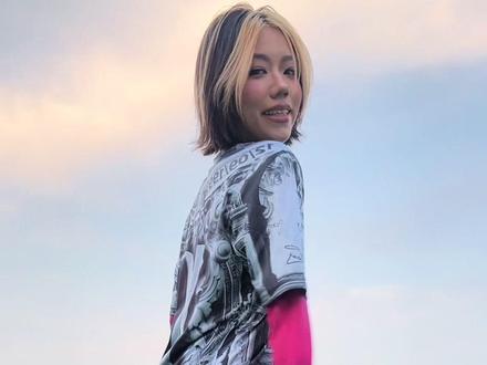 零基础学足球,和球鞋熟悉中
求推荐教学视频!
#女足 #踢球 #足球 #新手 #训练日常