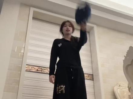 帽子你再掉呢。#柠檬叉 #男团版柠檬叉舞蹈 #dance