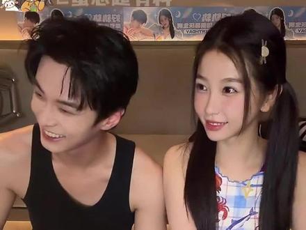 这个双轨直播够内娱研究十年了#虞书欣 #何与 #双轨直播 #双轨 #搞笑