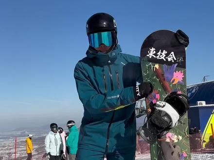 #vlog日常 #刻滑 #OGASAKA 今天介绍小贺板之CTIZ,特别鸣谢视频滑手:@东技会-陈杜一鸣(教学 拍摄) 的滑行视频和他的雪板