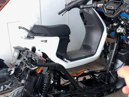 #小牛NX风速 #小牛 #小牛NX风速拆解 #底盘装甲 #电摩 小牛NX风速整车拆解 看看内部做工用料细节。