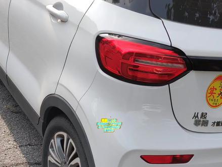 大夏天零跑T03上车自动打开空调是有多香! 零跑T03解锁车辆,打开车门,自动打开地图软件(保持在后台),自动打开音乐软件(保持在后台),自动回到桌面,自动播放音乐,自动关闭行人警示系统(如有这需求),自动打开空调。方向盘上拨滚轮一下,自动一键导航回家;或者快速上拨滚轮两下,自动一键导航去公司。日常上下班上车,无需点击车机屏幕,即可完成一系列自动化操作,节省时间、解放双手!
加了实体方控按键,可在行车中控制空调的各项设置和一些桌面基础操作。包括空调除雾的开启关闭、风量风向的调节、制冷制热通风的切换和内外循环的切换、打开地图软件和切换桌面插件返回桌面主页等等!极大提升了行车便捷性和安全性!
#零跑t03车机 #零跑t03 #零跑t03改装 #零跑t03方控 #零跑t03破解