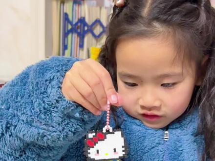 今天做了个超级可爱的HelloKitty拼豆挂件。你们也去试试吧#拼豆 #拼豆图纸 #拼豆 #hellokitty #卡通挂件