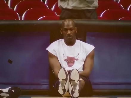 神的武器 乔丹为什么不用前仰跳投?后仰跳投的得分密码是什么?#nba季后赛 #后仰跳投 #乔丹 #前仰跳投 #神的武器