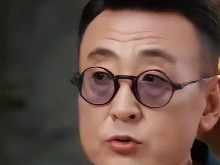 窦文涛:做自己是个伪命题…盲目的做自己,可能会带来更大的混乱#电影感 #情绪短片 #抖音摄影美学大赏 #我的城市电影帧 #inmyfeelings