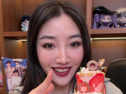 什么?拼豆能做小蛋糕!这次做这个粉丝点的菜! 画中画素材以及灵感来源于@游离海葵 #拼豆 #抖音第0届拼豆大赛 #拼豆豆 #手工 #玩个很新的东西