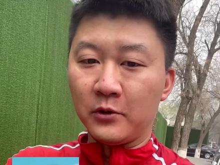 为什么运动员不喜欢戴耳机?因为要尽量减重,集中精神,好好跑步!#跑步 #马拉松 #耳机