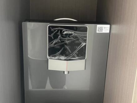 今日分享安装的净水器,管线机已经安装完成了,还有前置过滤器,三者配合使用,家里再也不用买桶装水了,再也不用买热水壶了。即用即有,即有即热。#装修避坑 #同城装修的朋友看过来 #净水器 #自装日记 #我的装修日记
