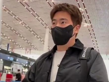 家门口的顶级乒乓盛宴终于要来了!2025年成都混合团体世界杯进入倒计时,孙颖莎、王楚钦等国乒成员出发成都 #权威解读 #乒乓球 #混团世界杯 #王楚钦 #孙颖莎