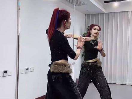 编舞天团用心了!英文版《我的女孩》0.8倍完整口令分解,小雅老师演示超清晰,中老年也能轻松学,编舞是心水 寒春 海燕 富丽 妮可, #我的女孩 #慢动作口令分解 #背面慢动作分解 #小雅爵士广场舞 #最潮广场舞 @抖音小助手 @抖音创作小助手 @DOU+小助手 @DOU+上热门