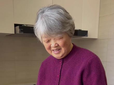 疫情不能出门,今天在家里做了一大锅铁锅炖,味道和外面一样,真的太好吃了!#东北铁锅炖 #宅家美食 #老年生活