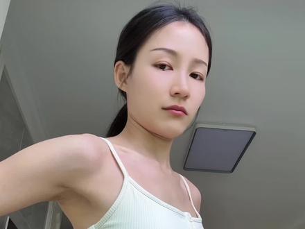通中焦升阳后!告别松垮腰腹赘肉! 依大家要求15分钟全套通中焦跟练版来咯!
肚子松垮、腰腹赘肉多?
试试这套中式古法15式居家健身✨
每天15分钟,温和舒展身体
帮助舒展腰腹、促进身体循环、舒缓情绪
不跑不跳,新手友好,在家就能练
日常搭配揉腹+简单食养
由内养护,慢慢养出好看腰腹线条
坚持下来体态轻盈,整个人更舒展~
#瘦肚子 #减肥 #上抖音分享我的运动生活 #在家也能练出好身材 #古法健身