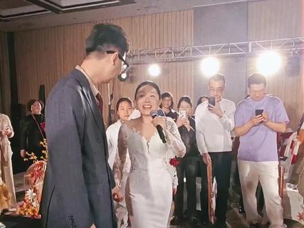爱意满满~ #婚礼氛围互动 这首歌都学起来#超级好听超级棒#婚礼现场感人至深 #婚礼现场气氛
