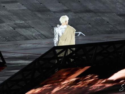 一开始听到有人在喊退票还在笑嘞 一会就笑不出来了😭
薛之谦20260329 因下雨舞台机械问题 退票talk 有字幕版 #薛之谦 #薛之谦万兽之王巡回演唱会