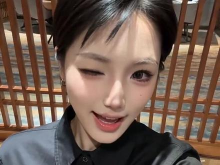 你觉得哪款发型更适合我呢?#随变ai随便玩 #AI九次发型变装秀