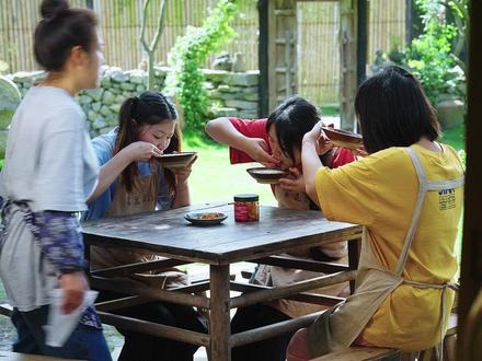 吃东西时不要看! #温江菜花小院 #幽默搞笑 #四川 #农村生活