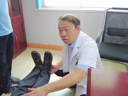 黄金护膝法,不花钱在家就能做,大家快来试试吧!#医者仁心 #健康 #守护健康 #护膝