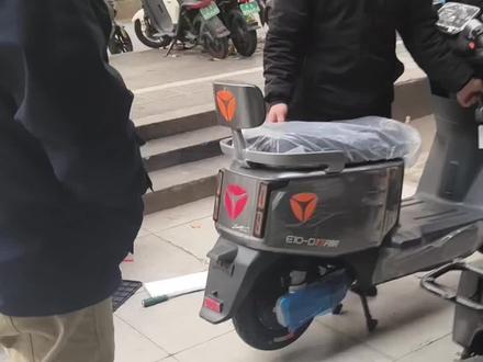 雅迪e10开箱安装全攻略 雅迪最强旗舰车型e10 dttffar#性价比高的电动车推荐 #好物推荐🔥 #电动车 #更安全的电动车 #电动车电瓶