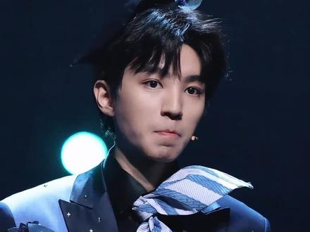 同样是新歌上线,为何王俊凯好评如潮,而周杰伦却被评从夯到拉?#周杰伦新专辑从夯到拉 #王俊凯新歌上线 #太阳之子 #影娱热点团 #内容启发搜索