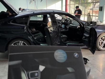 给大家参考一下,宝马原厂睿眼记录仪安装所需要拆装的位置#bmw #宝马