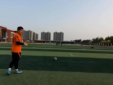 长传球为啥踢不好,为啥踢不高踢不远,张教练长传球70米真的假的 #足球教学 #足球训练 #足球青训 #长传球