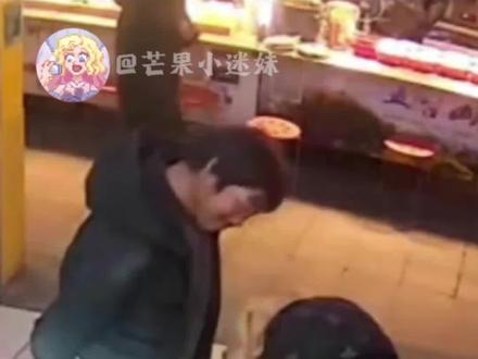 我知道摸狗不收钱,但它没有嫌我#小狗#狗狗#温暖#治愈#芒果小迷妹