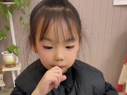 双拼装扮豆豆本,孩子既能玩换装还能玩美甲,真是太能拿捏小朋友了!#手工diy #手帐贴纸 #儿童玩具