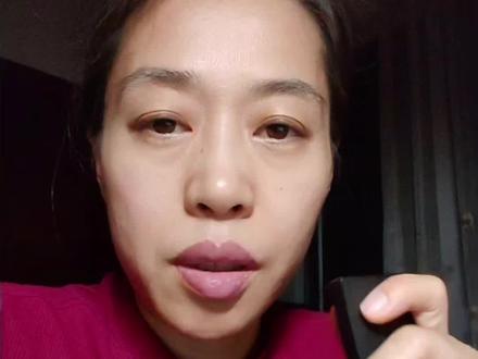 千万别在高考出分前跟孩子提复读 高考失利到底要不要复读?网上众说纷纭。聊聊我家重点班女儿,高三被人际关系消耗、长期情绪内耗的真实经历,作为一位妈妈,坦白我们最终放弃复读的心里话。#真实生活分享计划 #高考 #实体店宝妈 #真实经历 #高考复读@DOU+小助手 @抖音Dou+上热门