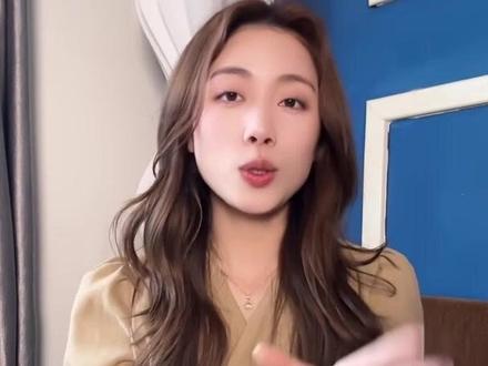 DeepSeek-V4上线,长文本效率提升超70%,无多模态但成本大降,支撑200亿估值野心。#DeepSeekV4 #AI效率革命 #长上下文模型