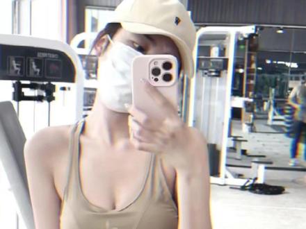 曝网红司晓迪与多位男星发生关系,鹿晗被牵连,有图有聊天记录