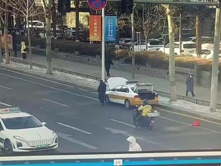 寒冬援手暖人心 长春交警解民忧